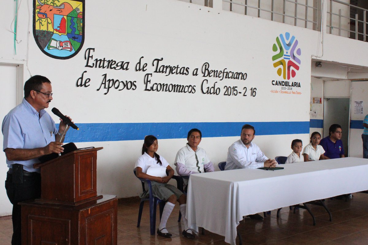 ChavaFarias1's tweet photo. Acompañe al director general de @fpablogarcia @JorgEsqRuiz en la entrega de Becas a estudiantes del Municipio https://t.co/RLlXwPklCl