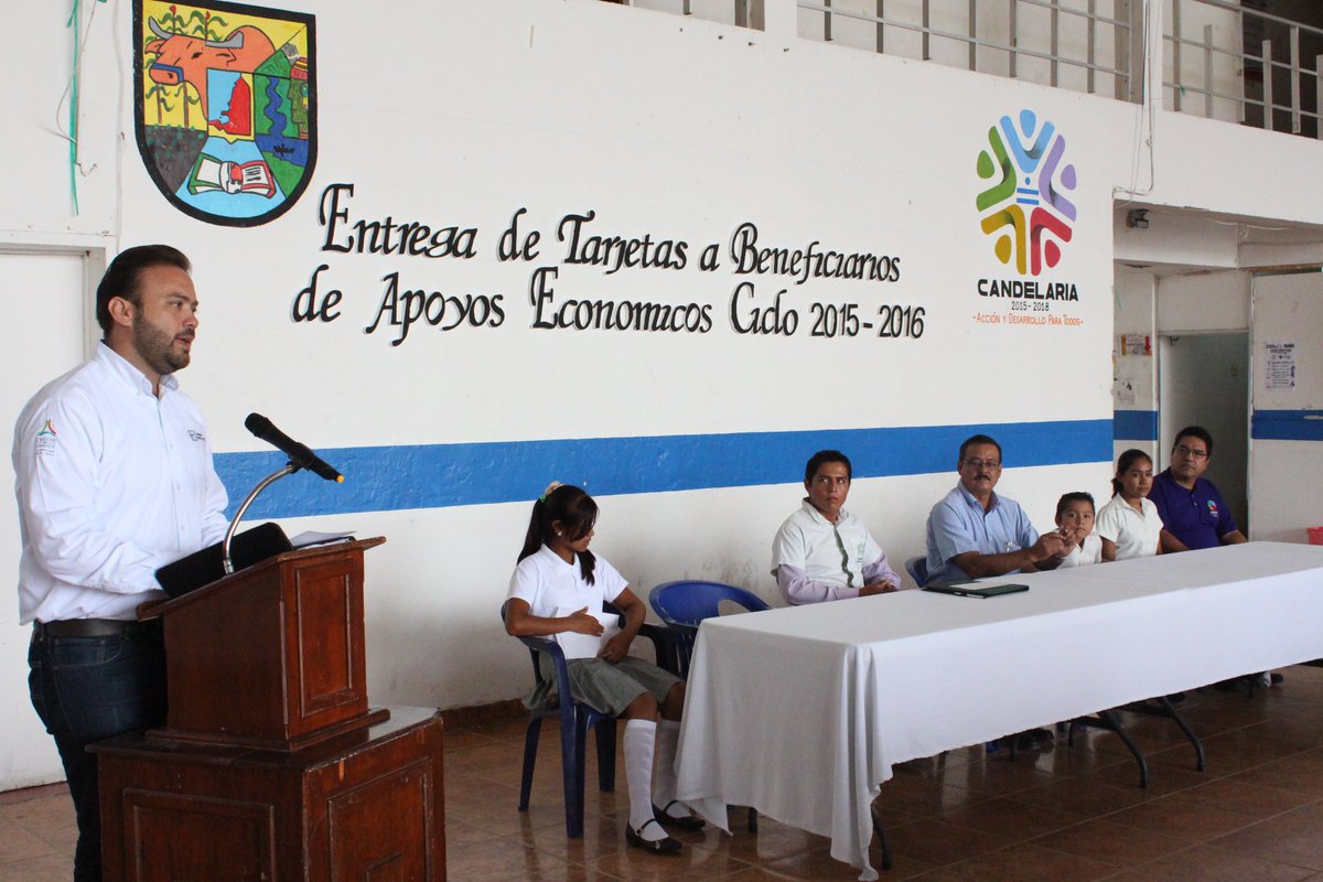 ChavaFarias1's tweet photo. Acompañe al director general de @fpablogarcia @JorgEsqRuiz en la entrega de Becas a estudiantes del Municipio https://t.co/RLlXwPklCl