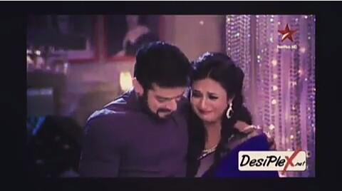 me_dipsikha's tweet photo. Raman ki watch ishu k baal me atack jata&adi z smiling to see his parents together..#DivAnDay @beenap32 @DivanCrazy https://t.co/1d0zoIYYxc
