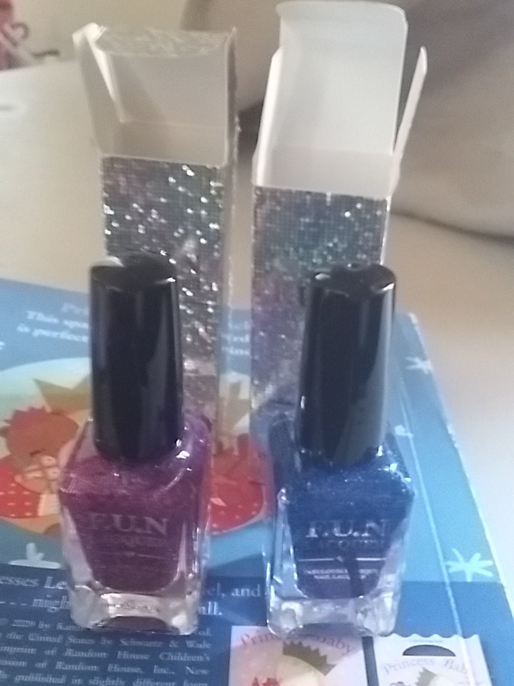 TheBookOfAlex's tweet photo. I was starting to think customs was going to keep us apart @nailogical @FUNLACQUER #holoqueen #howdeepisyourholo https://t.co/o3Mxk8SD0N