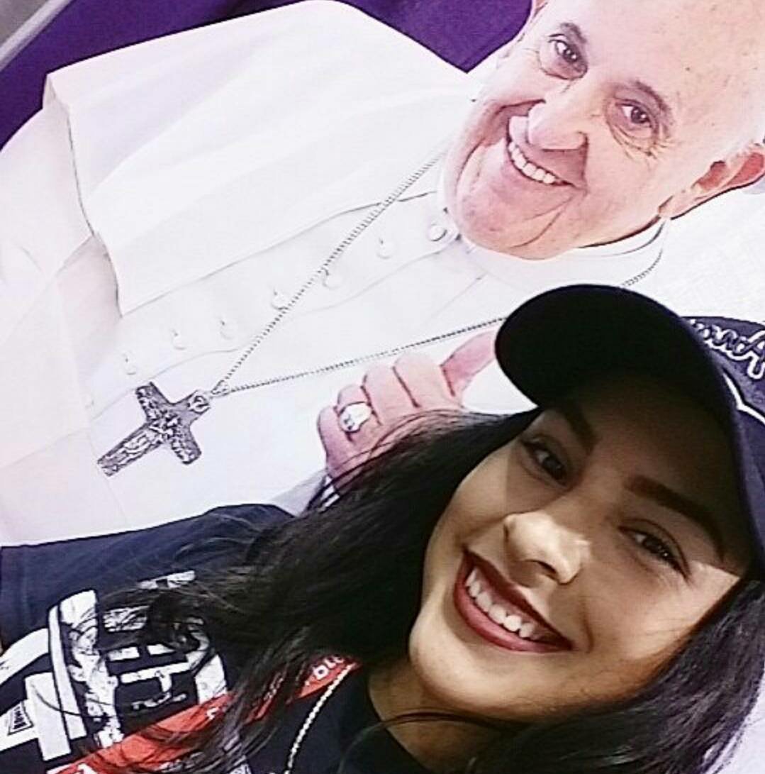 PopUpPope's tweet photo. Nothing beats a #PopeFrancis selfie, especially with the real @Pontifex #NationalSelfieDay https://t.co/oI2x0ObUTB