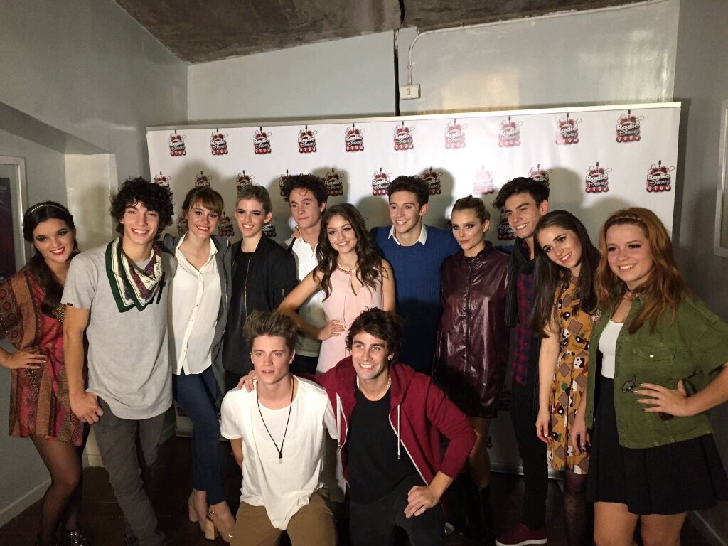 SoyLunaFR's tweet photo. Le cast de #SoyLuna est nominé au #KCAMexico pour les aider à gagner tu dois juste retweeter! Chaque RT est un vote. https://t.co/wxm8pMLNRB