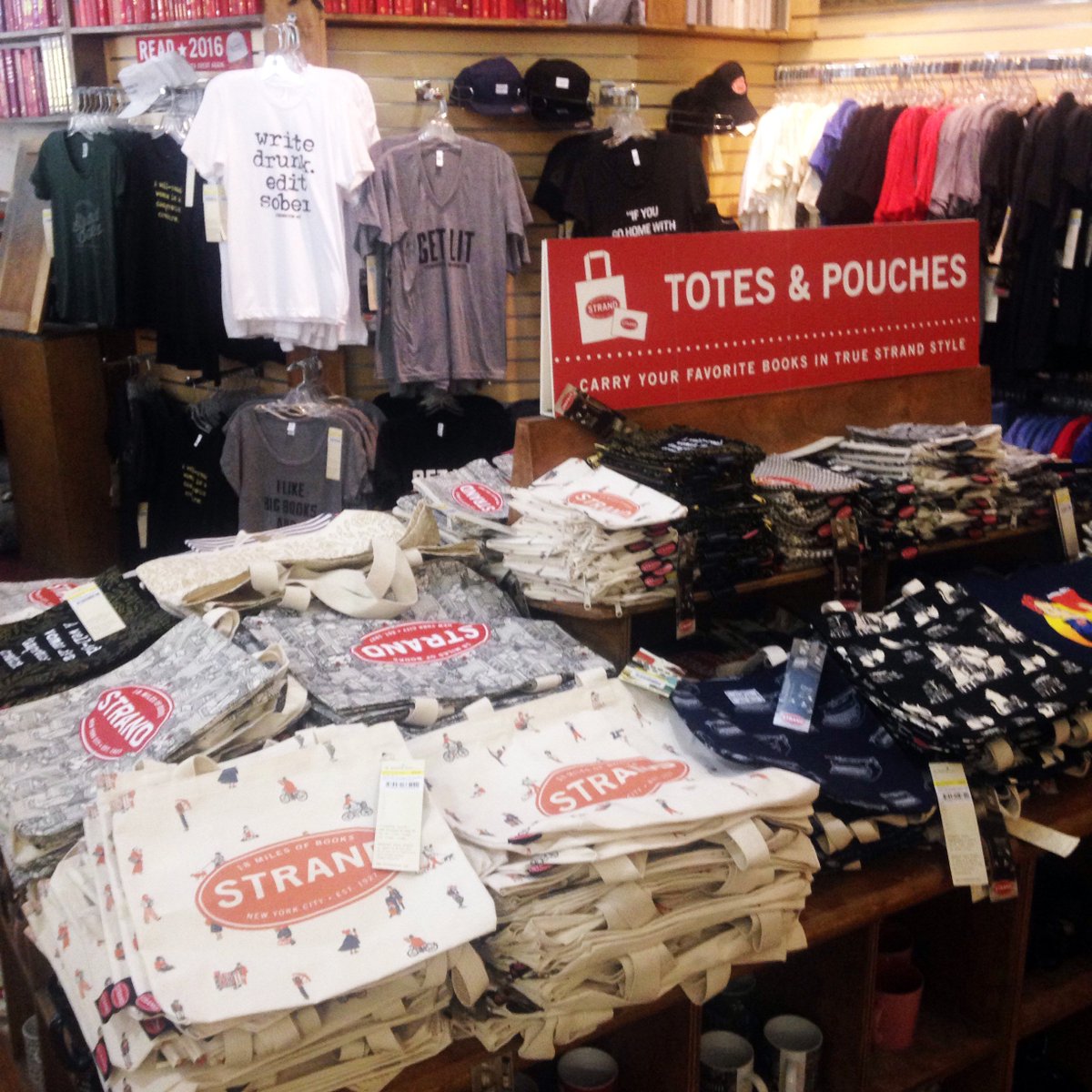 strandbookstore's tweet image. Essential item for summer: Strand tote bag. #StrandStyle buff.ly/28MYVaW