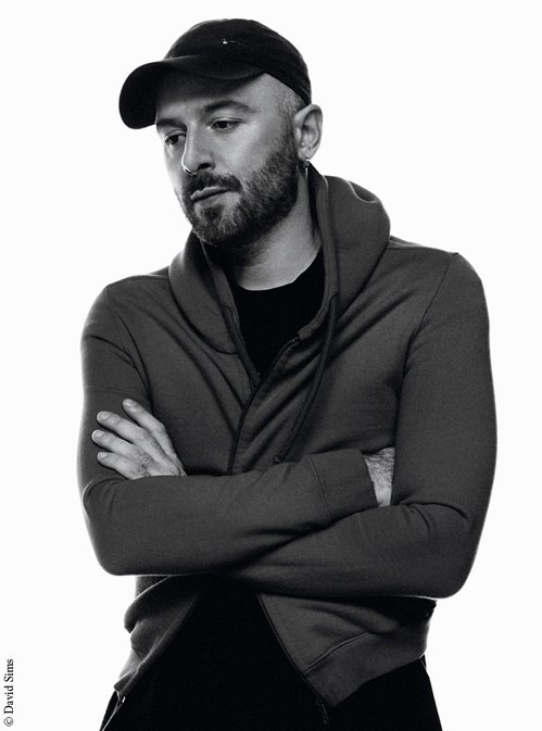 VogueFrance's tweet photo. Que faut-il attendre du défilé Balenciaga homme printemps-été 2017 ? https://t.co/FfTBrcMI2x https://t.co/QjhhWARupf