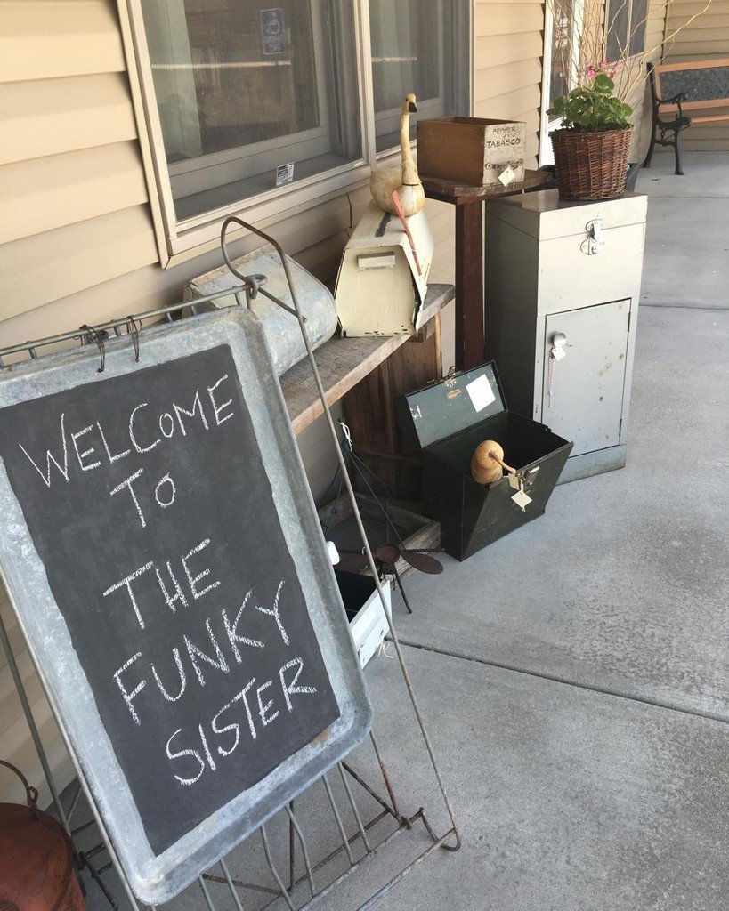 TheFunkySister's tweet photo. #thefunkysister #rustic #yardart #oldcans #decor #vintage via hhttp://www.thefunkysister.cโฆ https://t.co/PVRkZvOESd https://t.co/ZLCXeAtGvm