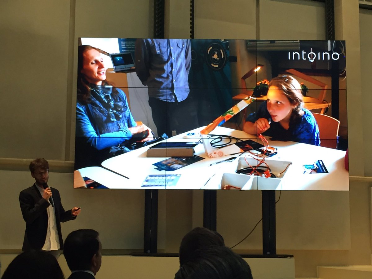 designetworking's tweet photo. @HackathonLovers ojo a @intoino  y  su súper fácil App para #programar por niños #SEKLabDemoDay CC @SEK_Lab https://t.co/UtFGbg7XbT