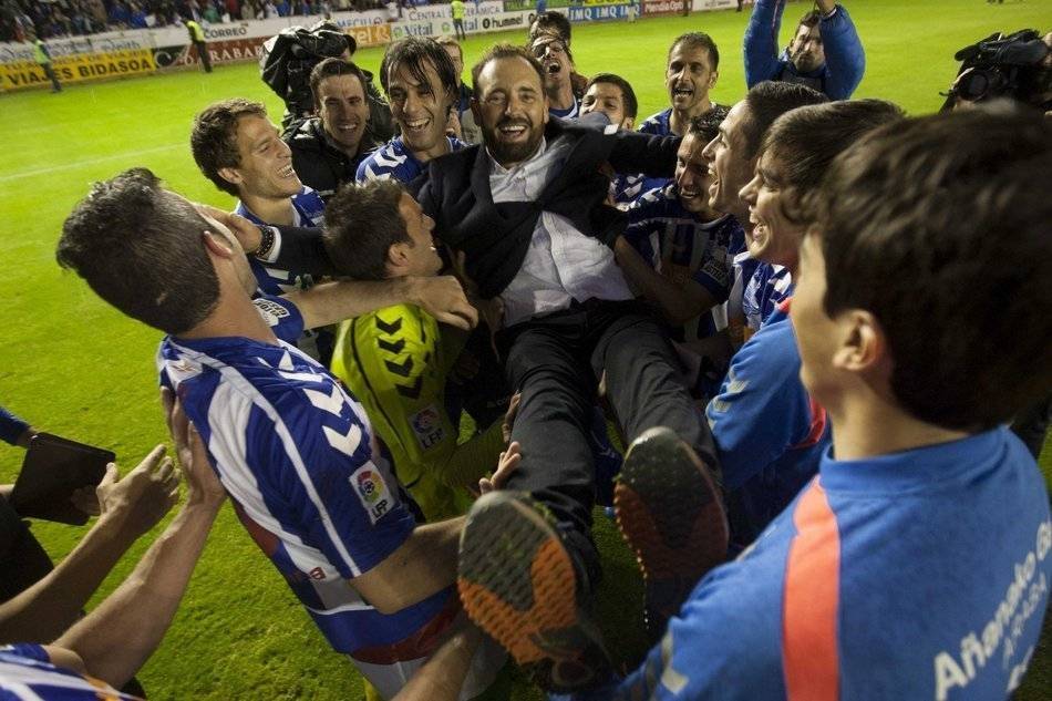 Iraultza1921's tweet photo. Cuando no podáis más, levantad la cara y mirad a la grada. Esos empujan! 

Eskerrik asko Bordalas! Gutariko bat https://t.co/oYBsPLd0SH