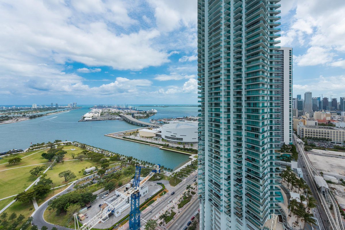 realmiamibeach's tweet image. Please join us for a Progressive Broker's #OpenHouse at #TenMuseumPark!
 bit.ly/28LtzyN  #realmiamibeach