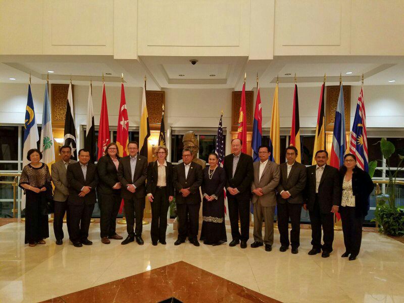 matradenewyork's tweet photo. Dinner hosted by Malaysian Ambassador to the USA for Malaysian delegation to #selectusa2016 Summit. @usembassykl https://t.co/3LbkzaOlxZ