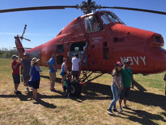 WelkAviation's tweet photo. Showing off at last Saturday's American Heroes Airshow in Los Angeles.  #WelkAviation #sikorsky #airshow #helicopter https://t.co/fAznwXNtRY