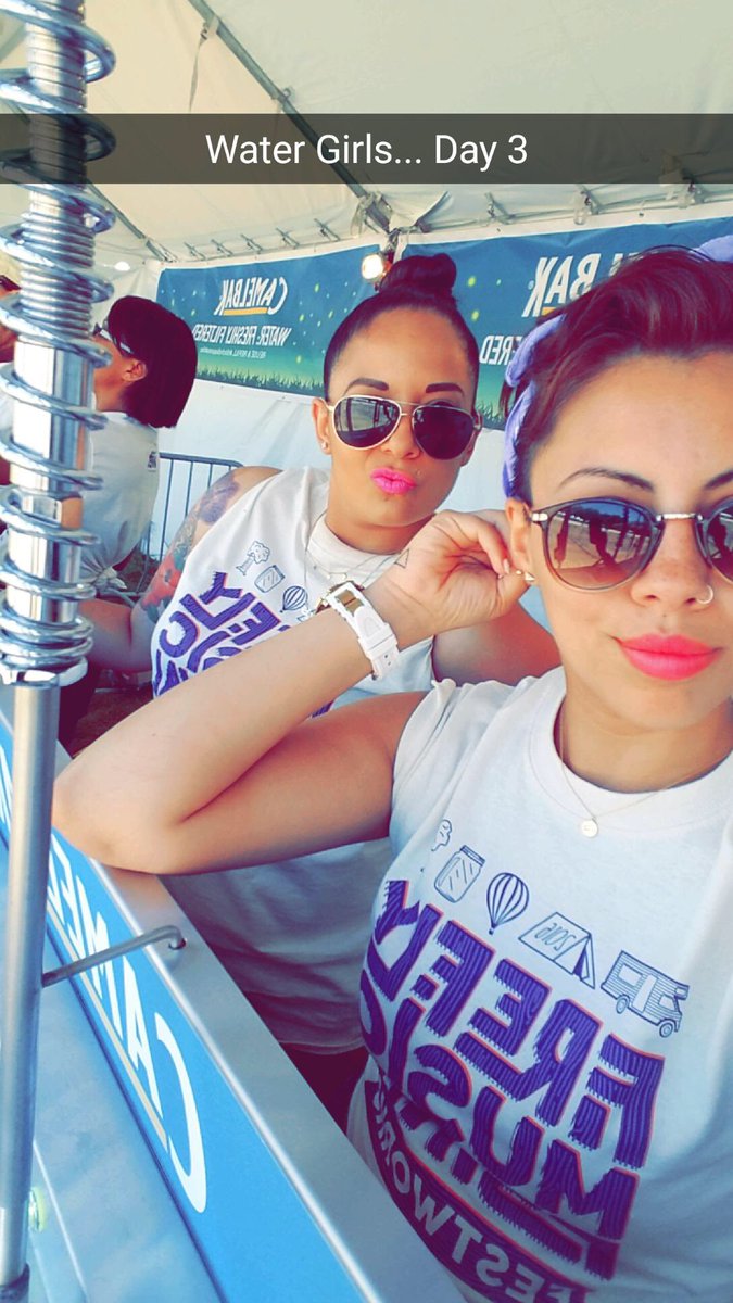 theTeresaNicole's tweet photo. #lipstickcrew working for @RedFrogEvents #Firefly2016 #eventwatersolutions #redfrogevents #camelbak https://t.co/WrYYxtWVQ1