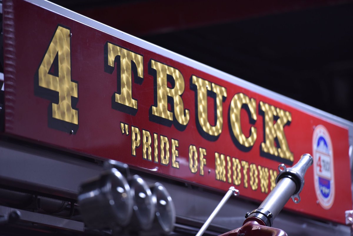 teckmakina's tweet image. 4 Truck. The Pride of Midtown. #fdny #timessquare #nycfirewire