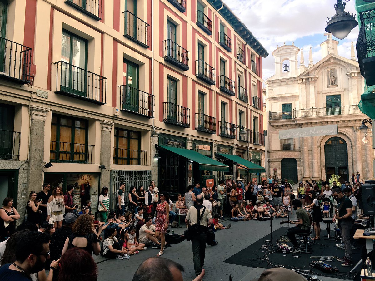 VinyAndWine's tweet photo. #DiaDeLaMusica #Valladolid #platerias @VinyAndWine @tuxedotheband @pintaderasnew https://t.co/ecWbsIUwGB
