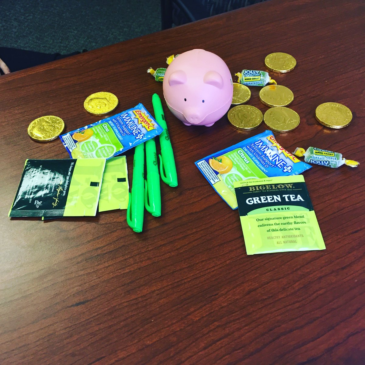 PointParkAlumni's tweet photo. Thank you @EverTrue for the green survival kit! #AlumniApp #PointParkAlumni https://t.co/aEBeVW7C28