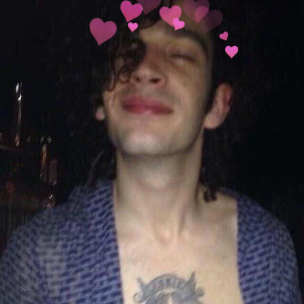 agamemnan's tweet photo. matty healy https://t.co/NlT57QIkFq
