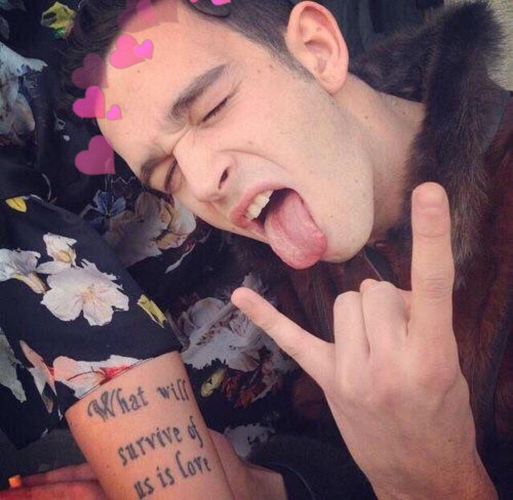 agamemnan's tweet photo. matty healy https://t.co/NlT57QIkFq