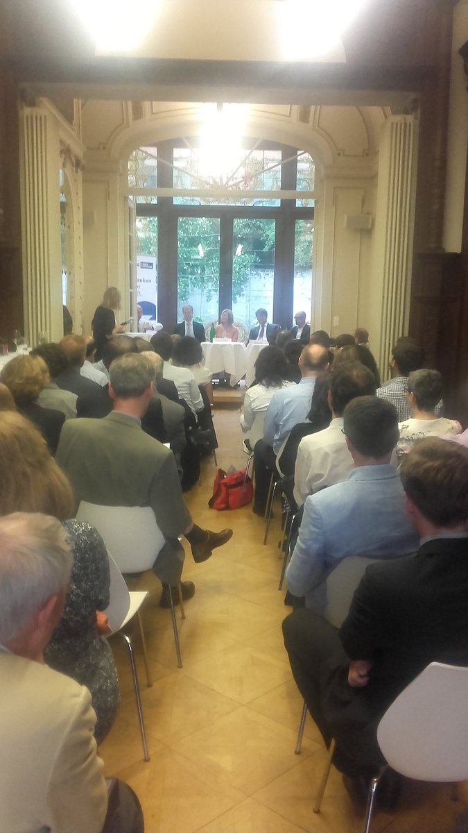 MichaelaKauer's tweet photo. Kann Google Bim? Nö. Nur Bim kann Bim. Gabriele Domschitz @wienerlinien bei Diskussion im #WienHaus in Brüssel. https://t.co/FQqQE4dFeV