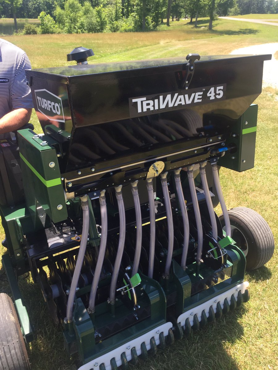Andyb0930's tweet photo. The @TurfcoGolf triwave45 and torrent2 blower.  @TurfcoChris going over new features  #magnapoint #easydepthadjust https://t.co/c4oAtMRlXH