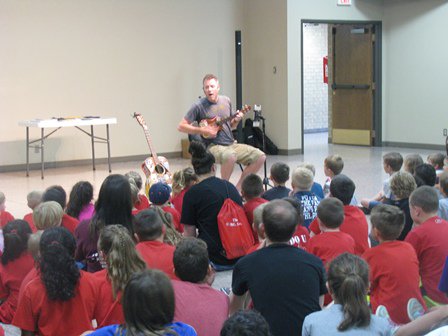 CanyonAreaLib's tweet photo. #AndyMason was a HUGE hit! #Kids loved his fun, wacky #songs. They also helped him create one & got free give-aways! https://t.co/qqxDJ7dxWC