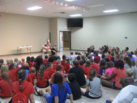CanyonAreaLib's tweet photo. #AndyMason was a HUGE hit! #Kids loved his fun, wacky #songs. They also helped him create one & got free give-aways! https://t.co/qqxDJ7dxWC
