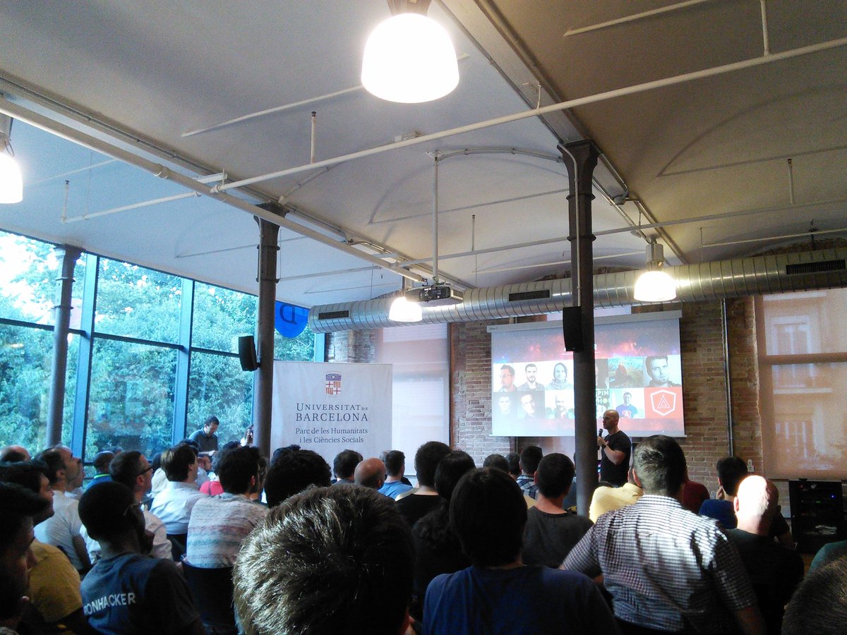 EricLaraAmat's tweet image. Full of developers at #Angularbeers #LearnAngular2