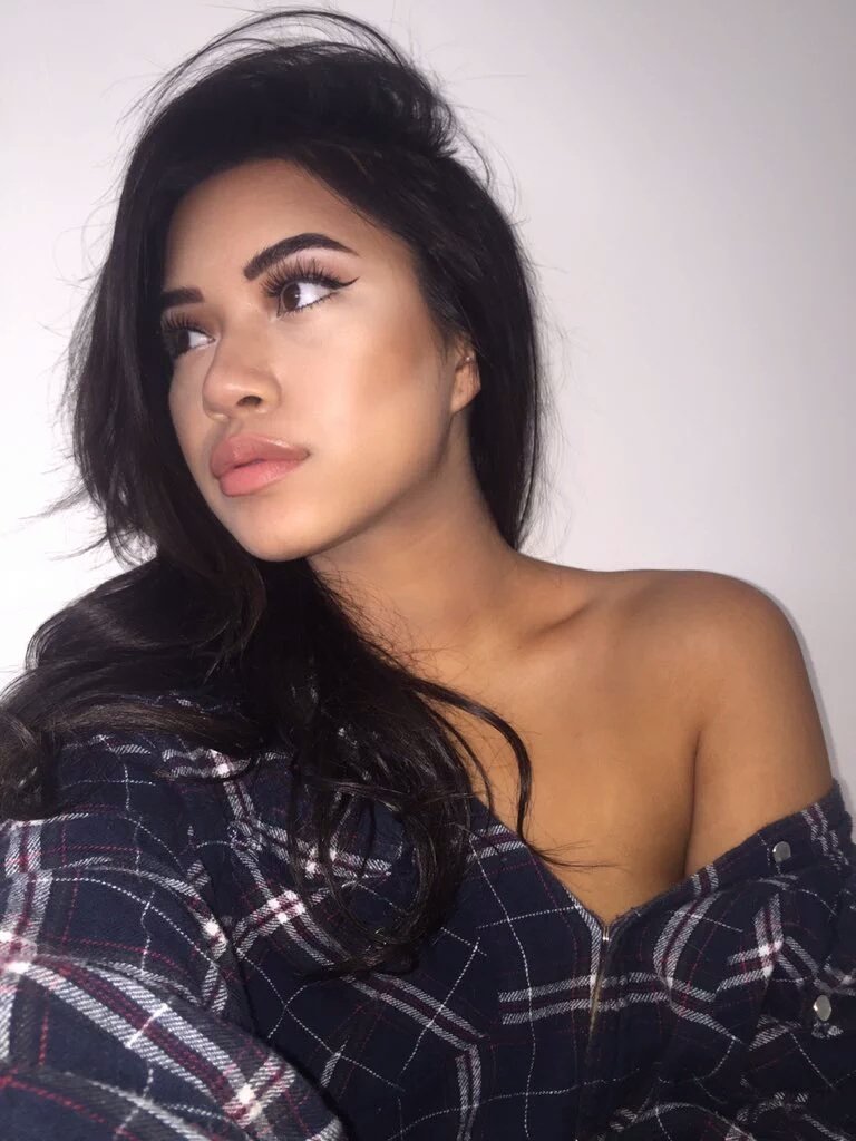 lowkeyvogue's tweet photo. New fake, rt? https://t.co/8mdG0BVbiF
