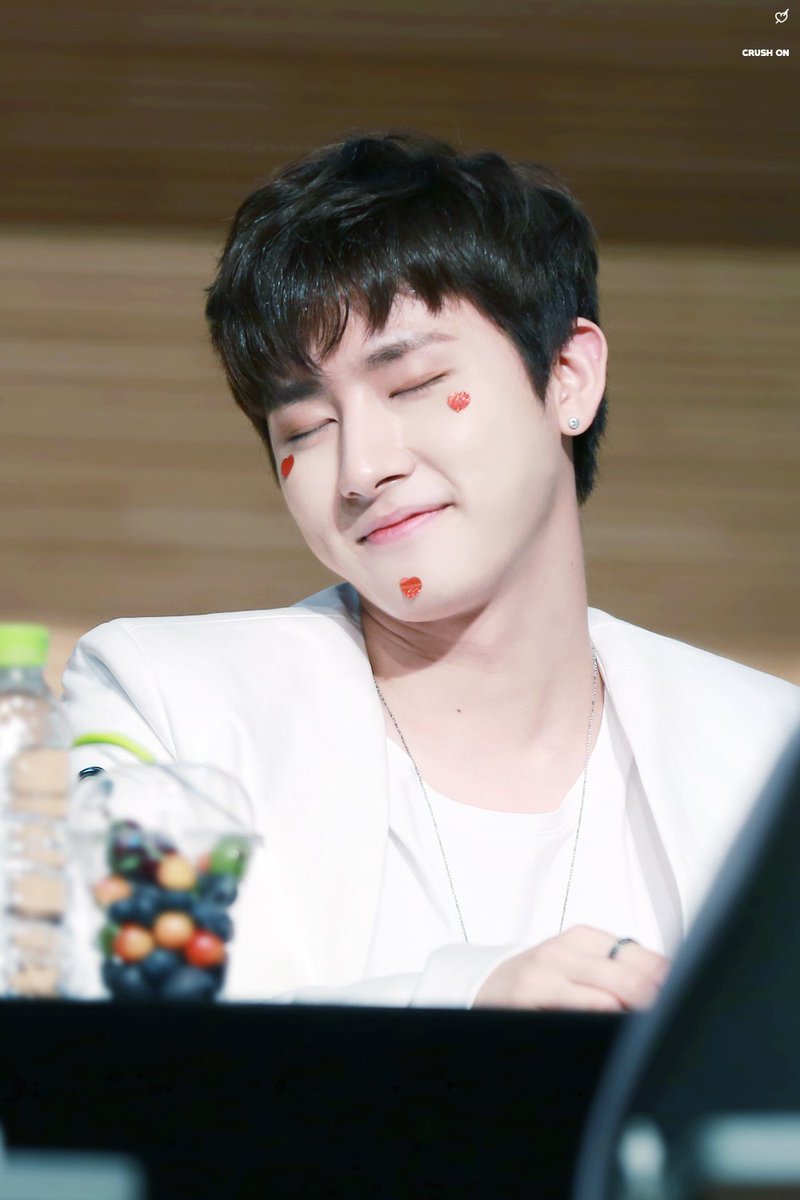 crushon_mx's tweet photo. 20160612 건대팬싸인회  #IM #몬스타엑스 #MONSTA_X #TheCLAN #걸어 @OfficialMonstaX https://t.co/q9WqDcGBIM