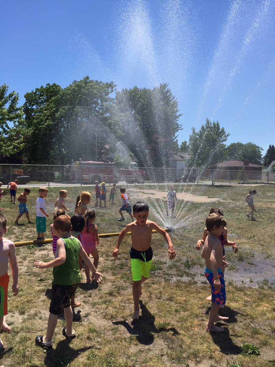 mrsbrownkps's tweet photo. Old school fun. #kpsrocks @KingsvilleCobra @mrsbrownkps https://t.co/NovkMhllCq