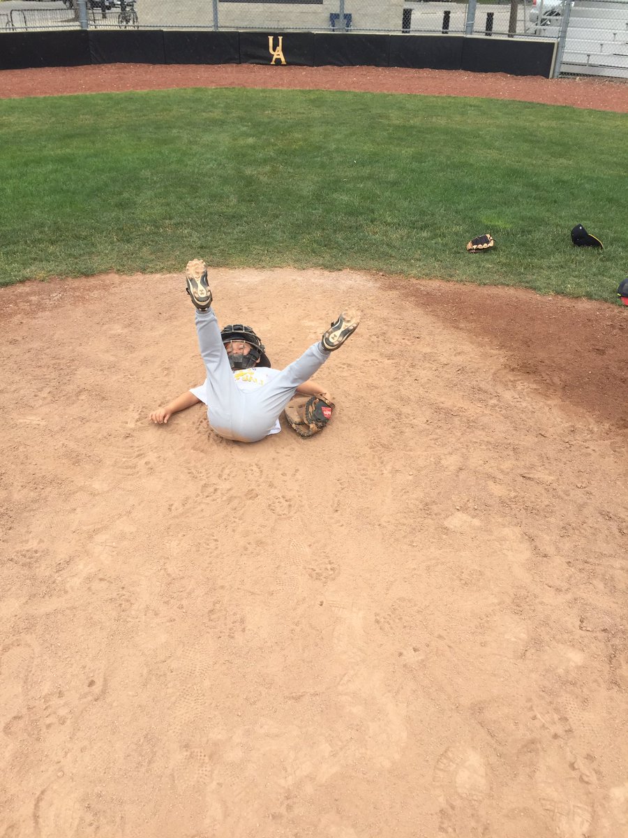 coachmarker's tweet photo. Lil Mac let us all know, "I'm the bat boy's little brother." Kid looked great behind the dish. https://t.co/YGByZGgxN6