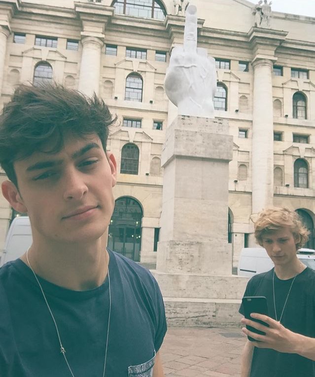 before the ferragamo fashion show the other day ✨