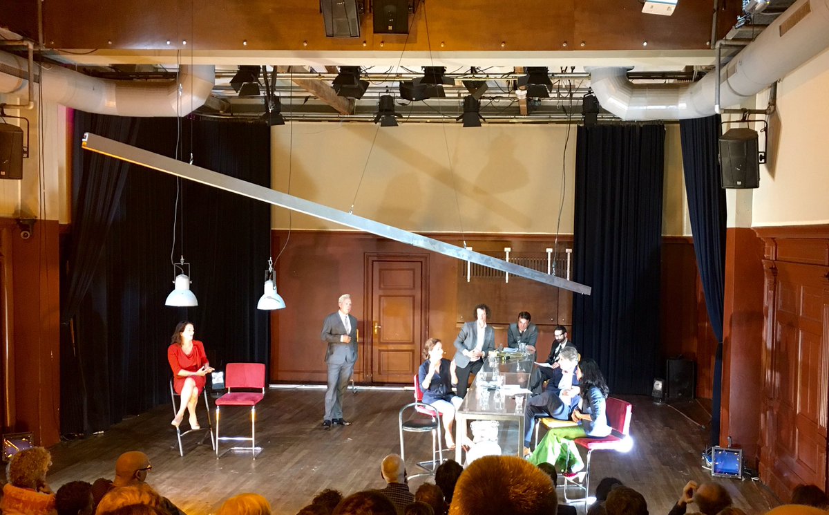 Almapjetri's tweet photo. Nu Borgen met Femke Haselma bij de Balie. Boeiend en inspirerend. https://t.co/HSGtetWpzU