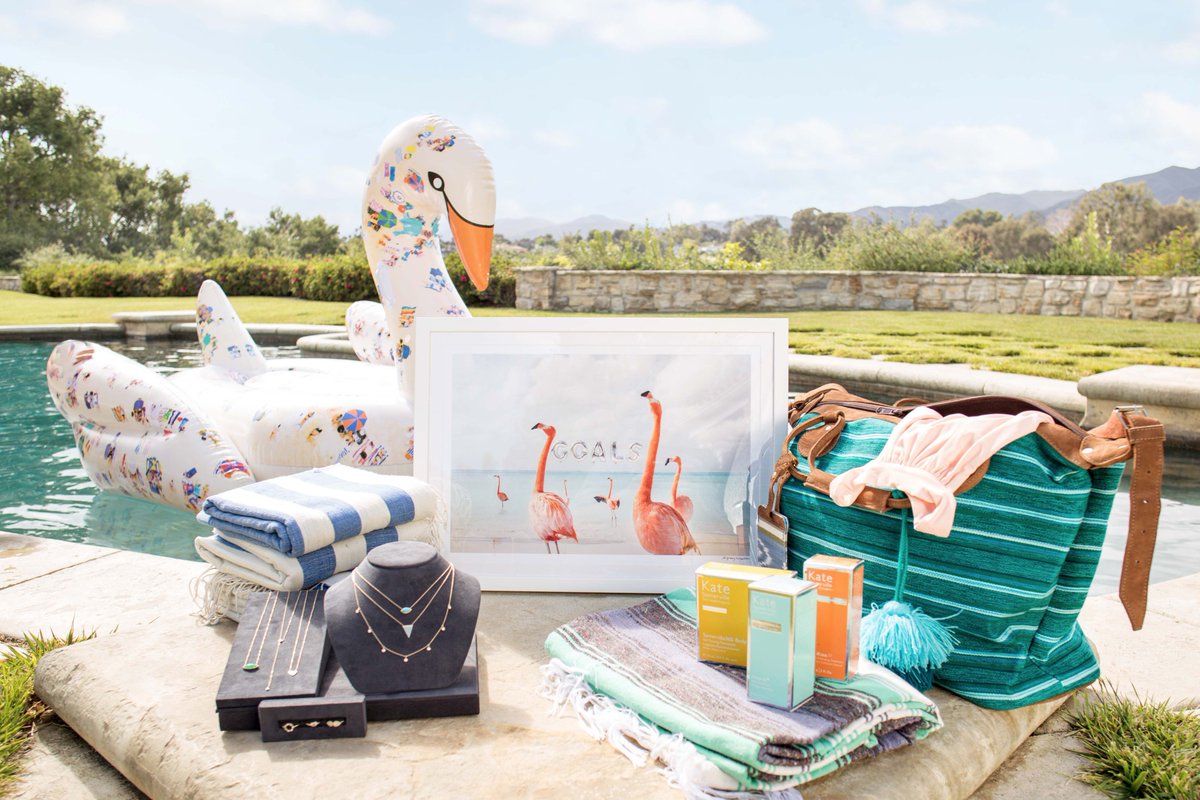 #ContestAlert  w/me, <a href="/FUNBOYLife/">FUNBOY</a> <a href="/TheLittleMarket/">The Little Market</a> <a href="/KateSomerville/">Kate Somerville</a> <a href="/agjewelry/">Ariel Gordon Jewelry</a> <a href="/BOYSANDARROWS/">Boys and Arrows</a> bit.ly/GMWIN