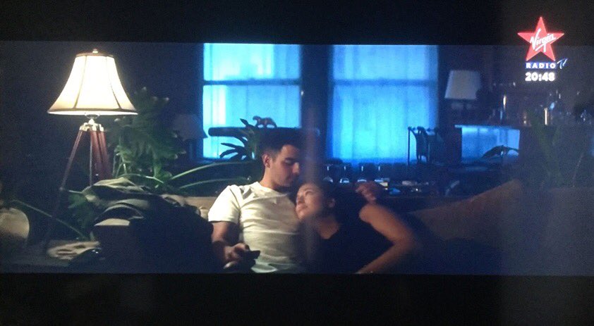 GrignotteL's tweet photo. Première fois que je vois le clip à la TV 😍 #toothbrushvideo https://t.co/vwqonS1HQz