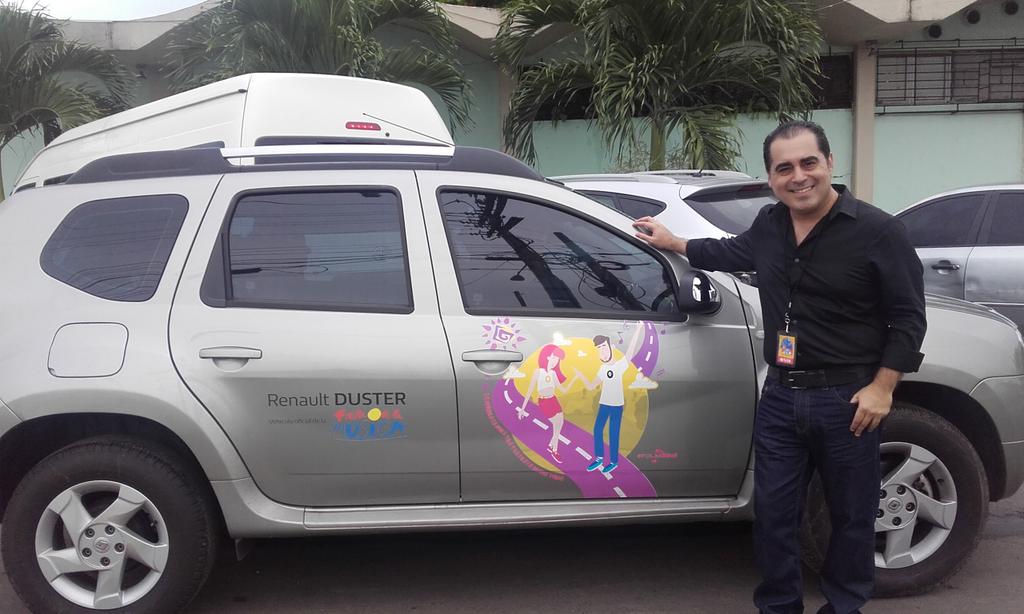 FiestaMusicaPTY's tweet photo. Seguimos la ruta con vehículo oficial de la fiesta de la música con los artistas gracias @RenaultPanama #fdlm2016 https://t.co/cpLh0zZSEu