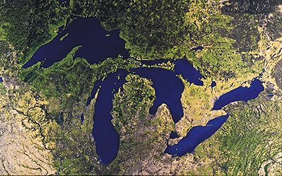 Какого происхождение озер северной америки. Система великих озер Северной Америки. Озеро из системы великих озер Северной Америки. 5 Великих озер Северной Америки. Великие озера Северной Америки и река св Лаврентия.