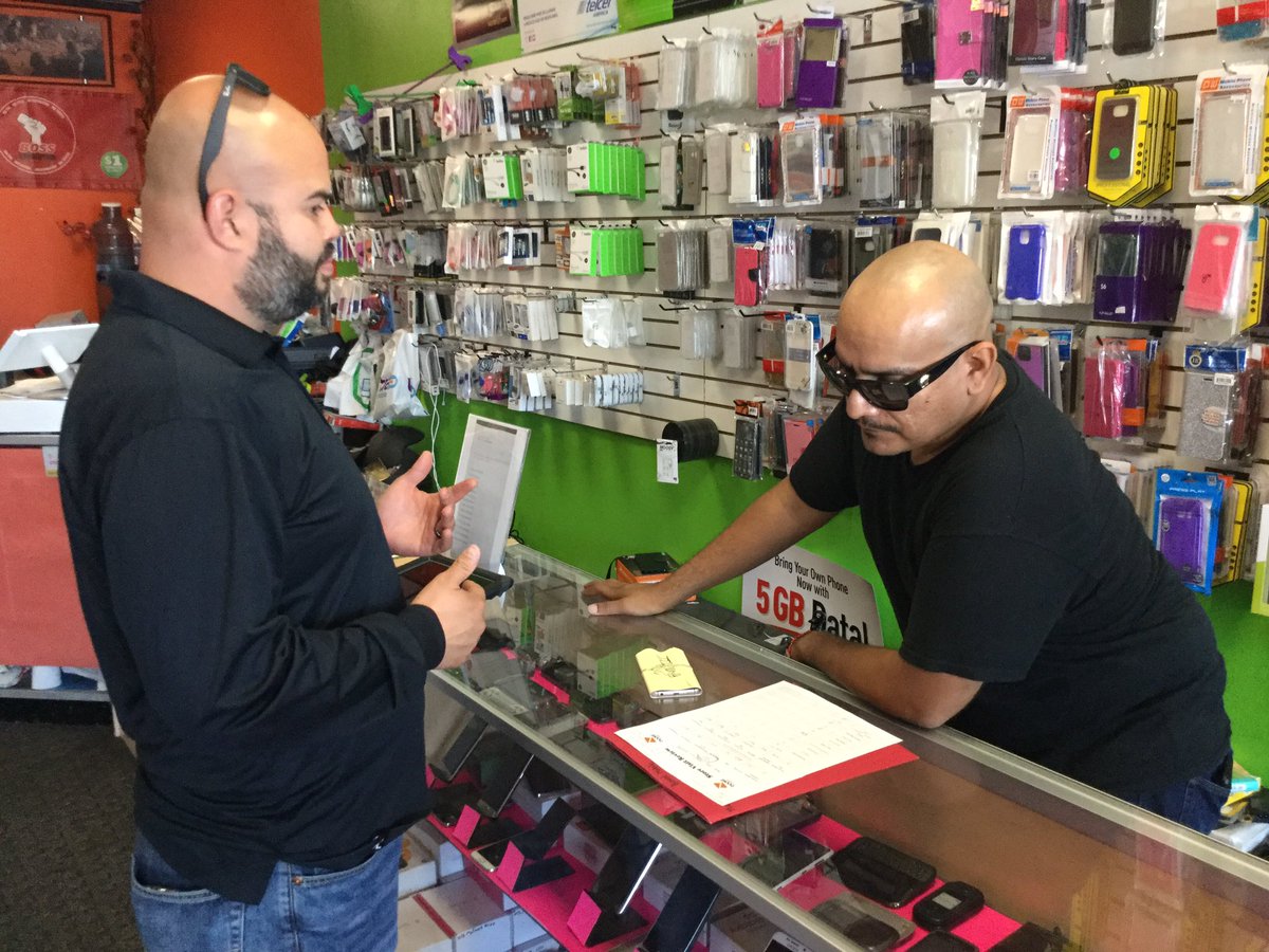 Callie_Sprint's tweet photo. Juan coaches, trains &amp; gains commitments on activations, insurance &amp; Boost Dealz. 👊🏽💪🏽 #healthyindex https://t.co/YmjhfFFCrw