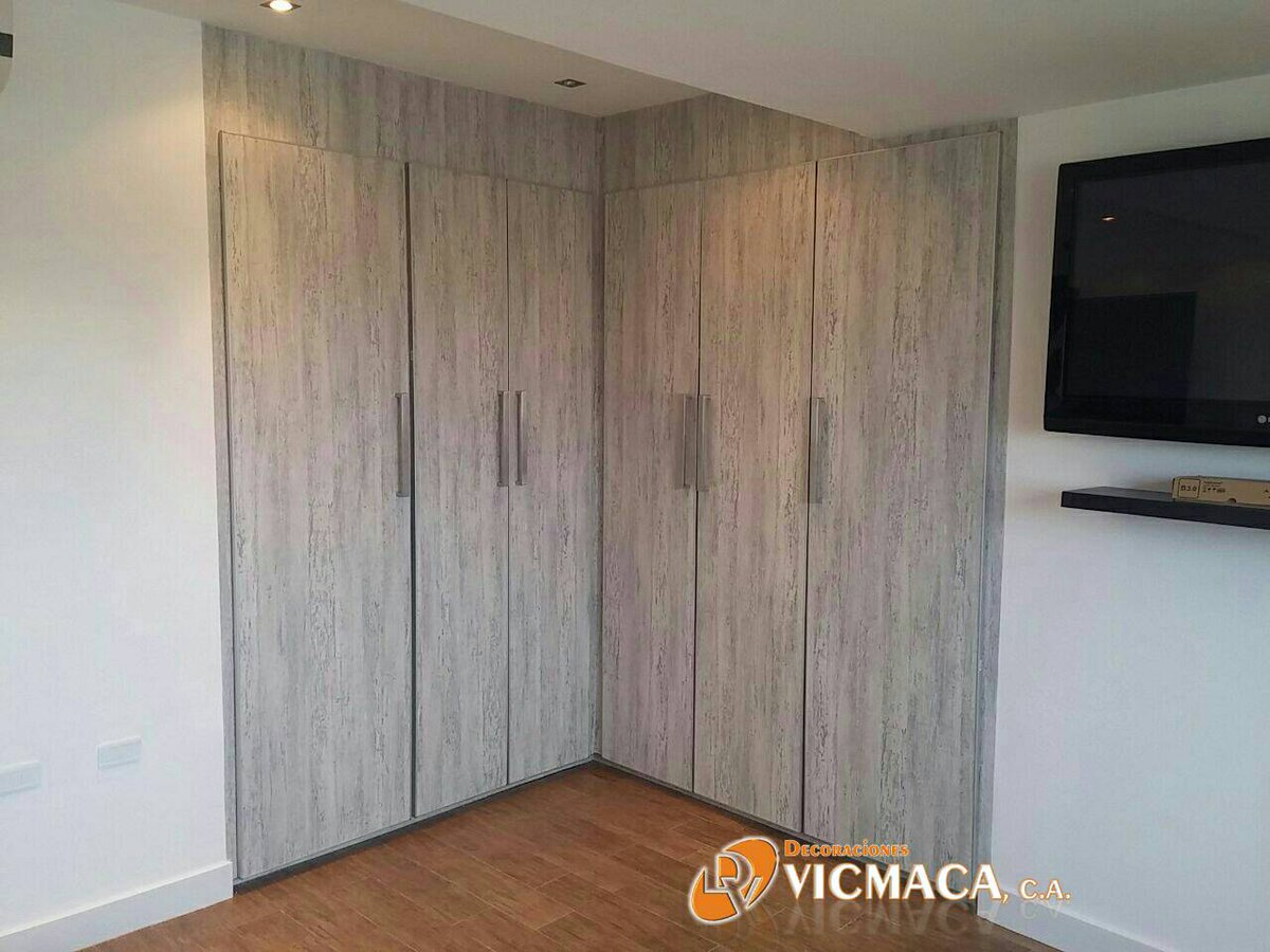 decovicmaca's tweet image. Los closets de colores claros le da más luz a tus habitaciones, como este #MiClosetSoñado ow.ly/gMiJ100cfY0