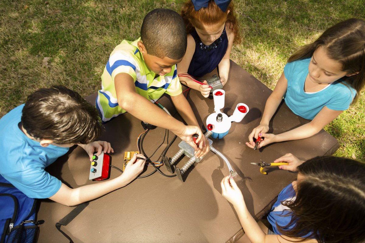 ISTE_ASCD's tweet photo. 4 strategies for boosting creativity in the classroom: https://t.co/zASmrn1XhJ #edchat https://t.co/ddi90nfHQn