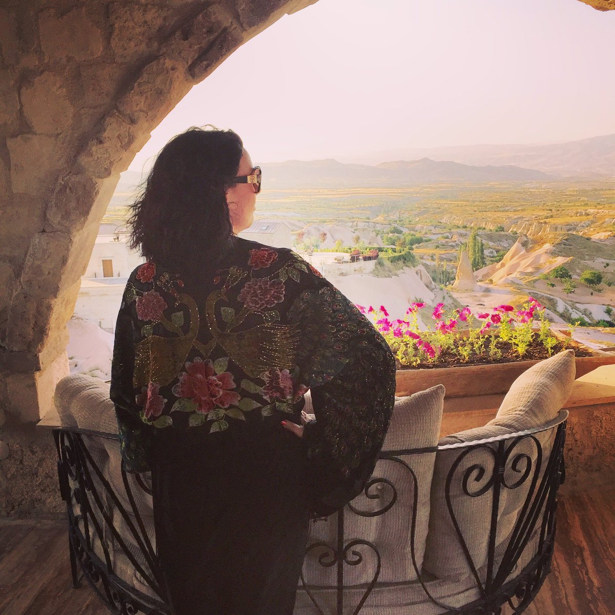 style_venturer's tweet photo. Bar with a view #indigo #indigobar #museumhotel #cappadocia #turkey #kimono #travel #travelblogger #styleblogger https://t.co/DDHiOHaLFO