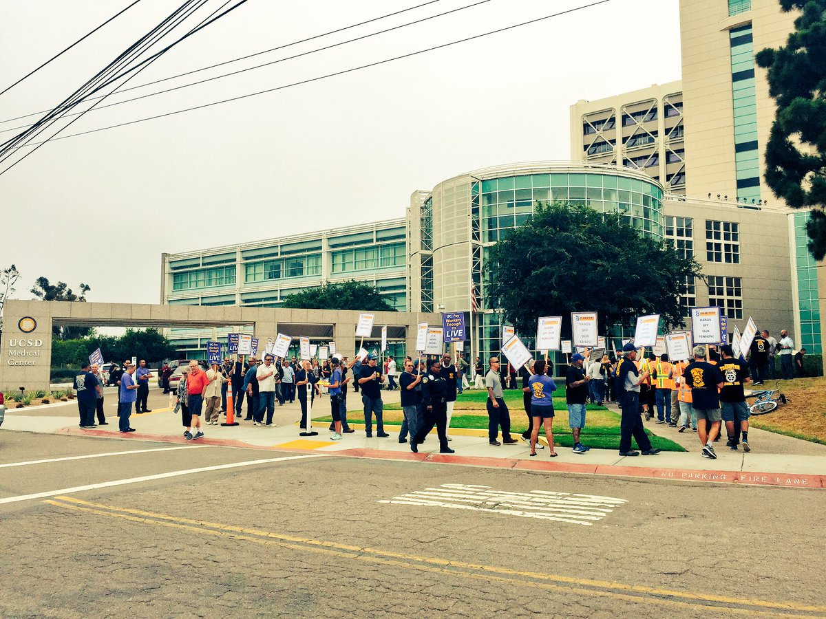 Scarlin2010's tweet photo. UCSD Hillcrest medical center @IBTlocal2010 action #UCpaytolive #ibtlocal2010 @IBTJC42 https://t.co/JlCqgwHxgf