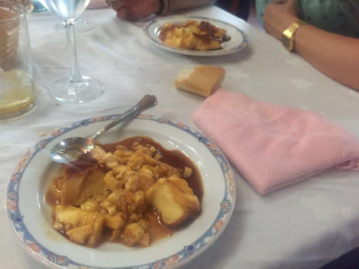 adriaponce's tweet photo. @albertochicote Flipa que postre nos han servido, en un hotel cerca de Bilbao! Todavía estoy alucinando!!!! https://t.co/gnfJOPRNBD