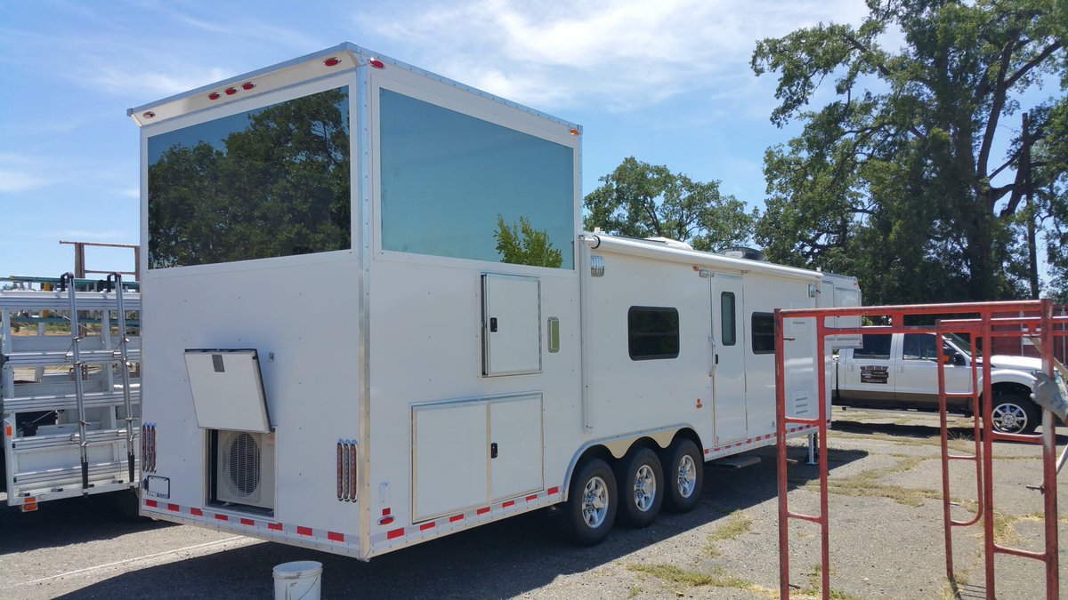Towertech2's tweet photo. Windows in the NEW  Trailer. ........Nice ! https://t.co/dgCE3PqUXx