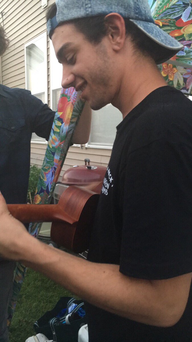 casuallymaddie's tweet image. 