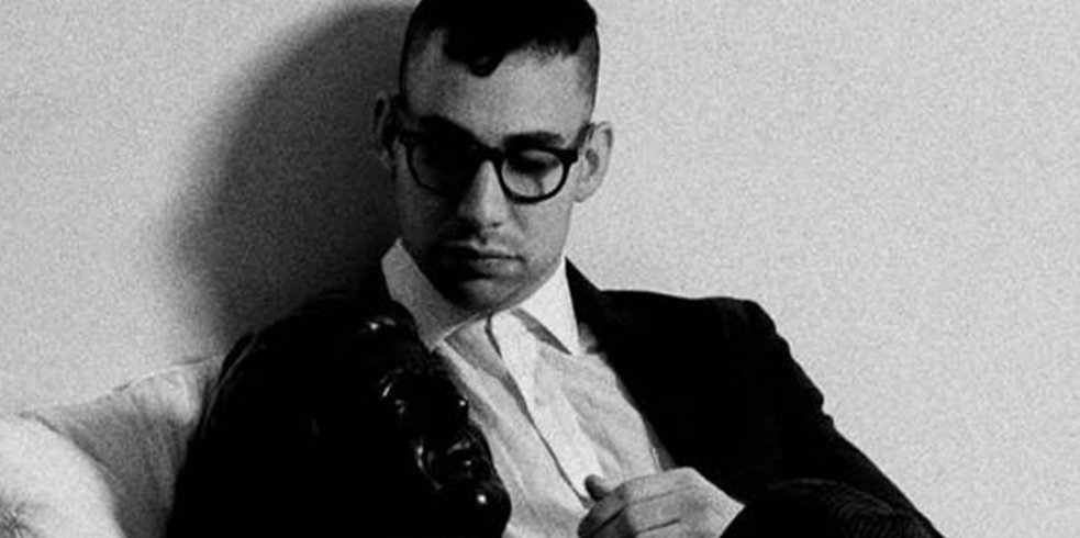 StateFarm's tweet photo. We met up w/ @JackAntonoff this past weekend at @sotcfestival! Check out his #ArtistStories https://t.co/VfDsU9c6LZ https://t.co/i2guu6SgsI