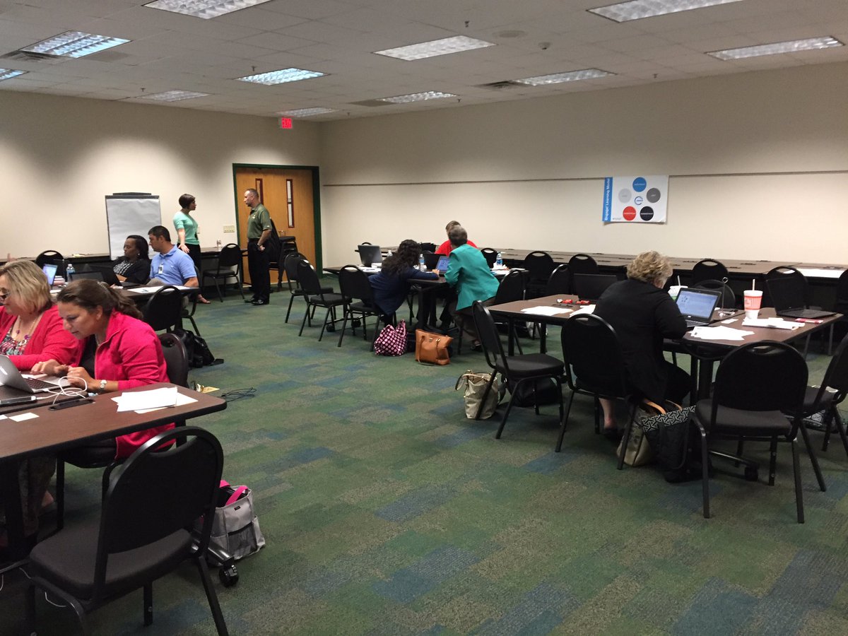 howellwright's tweet photo. Hornet Leaders collaborating on campus communication plan #HELM https://t.co/xUbSSsOEVQ