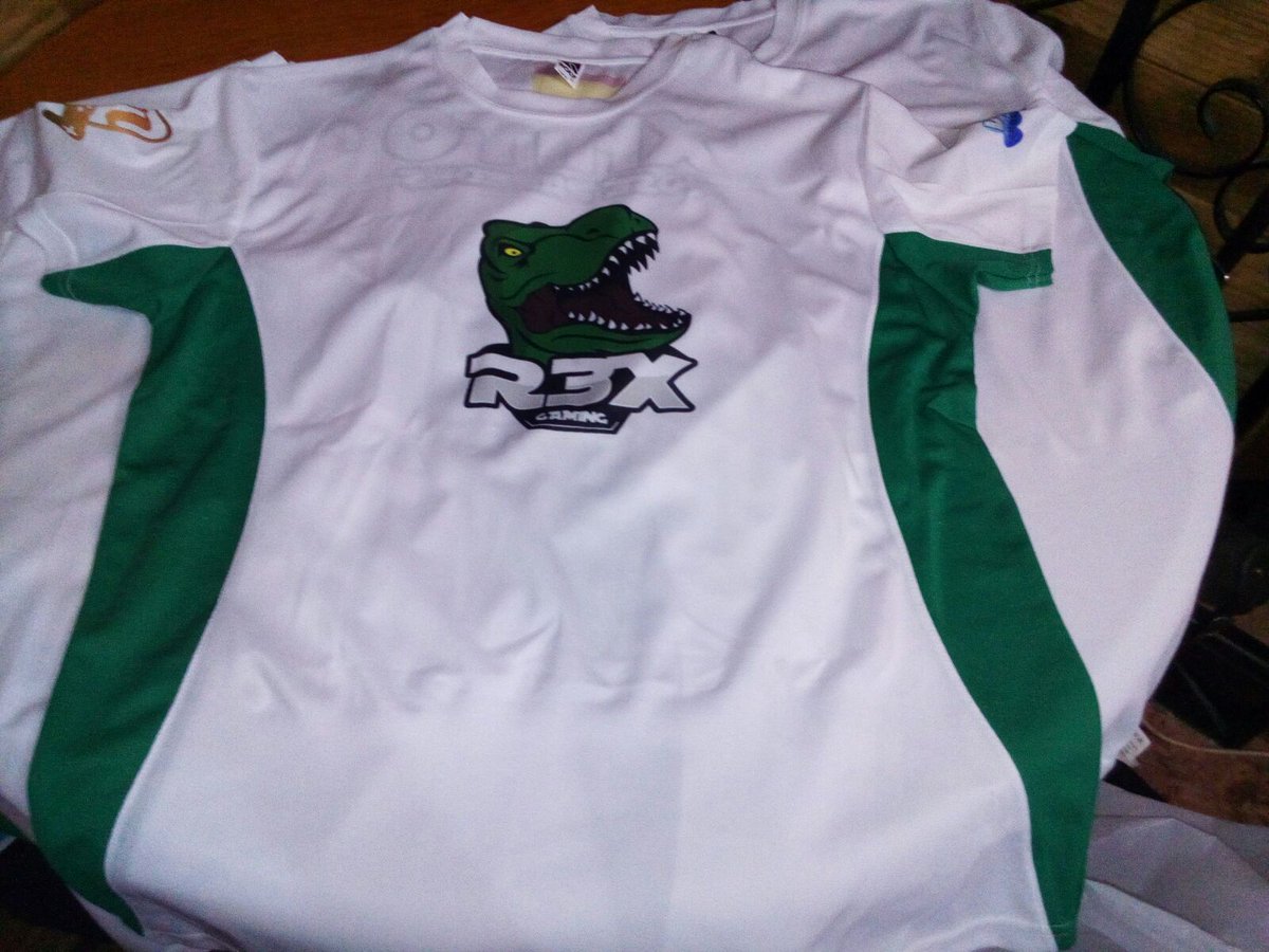 BetanDealeSport's tweet photo. ¡Nos vamos a la #Gamergy y hemos tenido que improvisar camisetas! https://t.co/nEBt7L2ON5