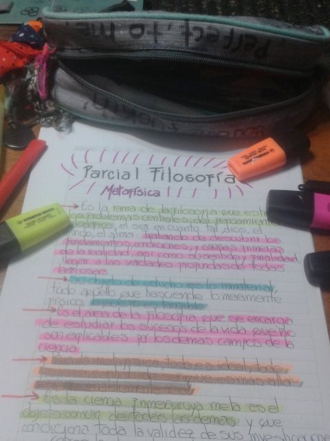 fxtfxt's tweet image. Yo me encargo de darle color con flúors y tal. Pq como ella dice: estudiar de un resumen sin color no rinde