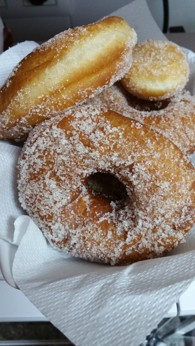 CarrilloCharo's tweet photo. #mola #doughnuts #soloquedaunaño #doughnuttime #sinfiltro #SanJuan2016 #murcia #gordito #tuyyo @DaniMurHer86 https://t.co/4NFppjMHcy