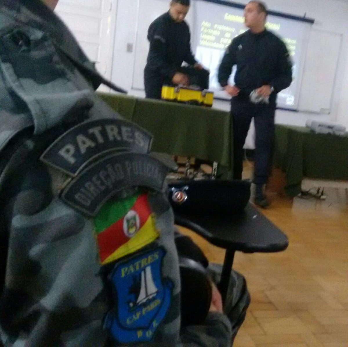 caveirasdogelo's tweet photo. Instrução da Equipe #EOD @caveirasdogelo ao efetivo das #PATRES
#forçaehonra #caveira
@brigadamilitar_ @cpc_bm https://t.co/SwxSmotCOX
