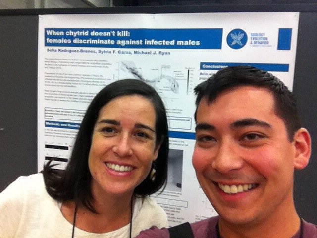 tsjenkinson's tweet photo. Selfie with a new chitridiomycosis buddy at #evol2016 #Evolutionbingo #lol https://t.co/Qxem9FZSL9